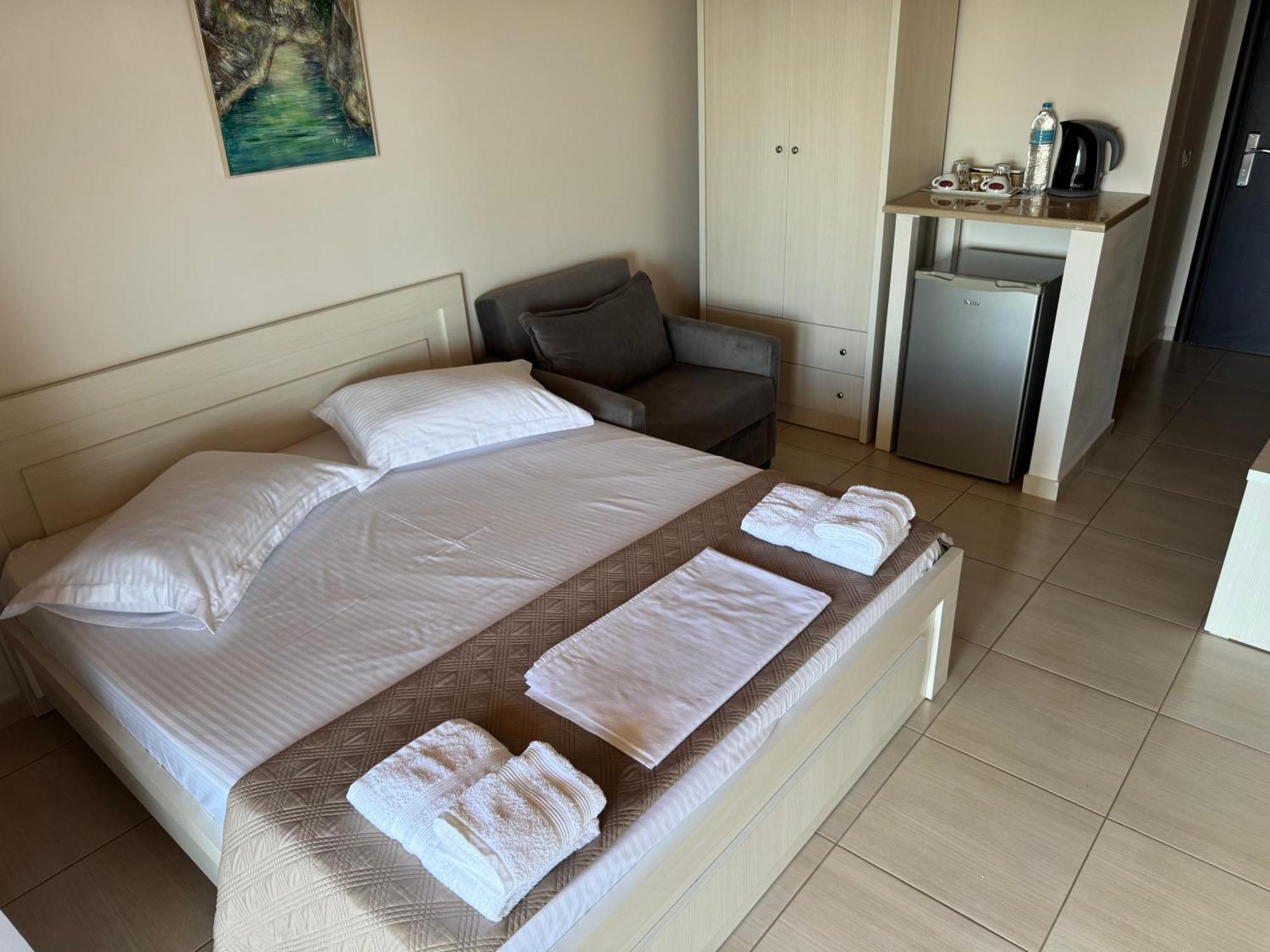 George Hotel Rooms&Suites Химара Экстерьер фото