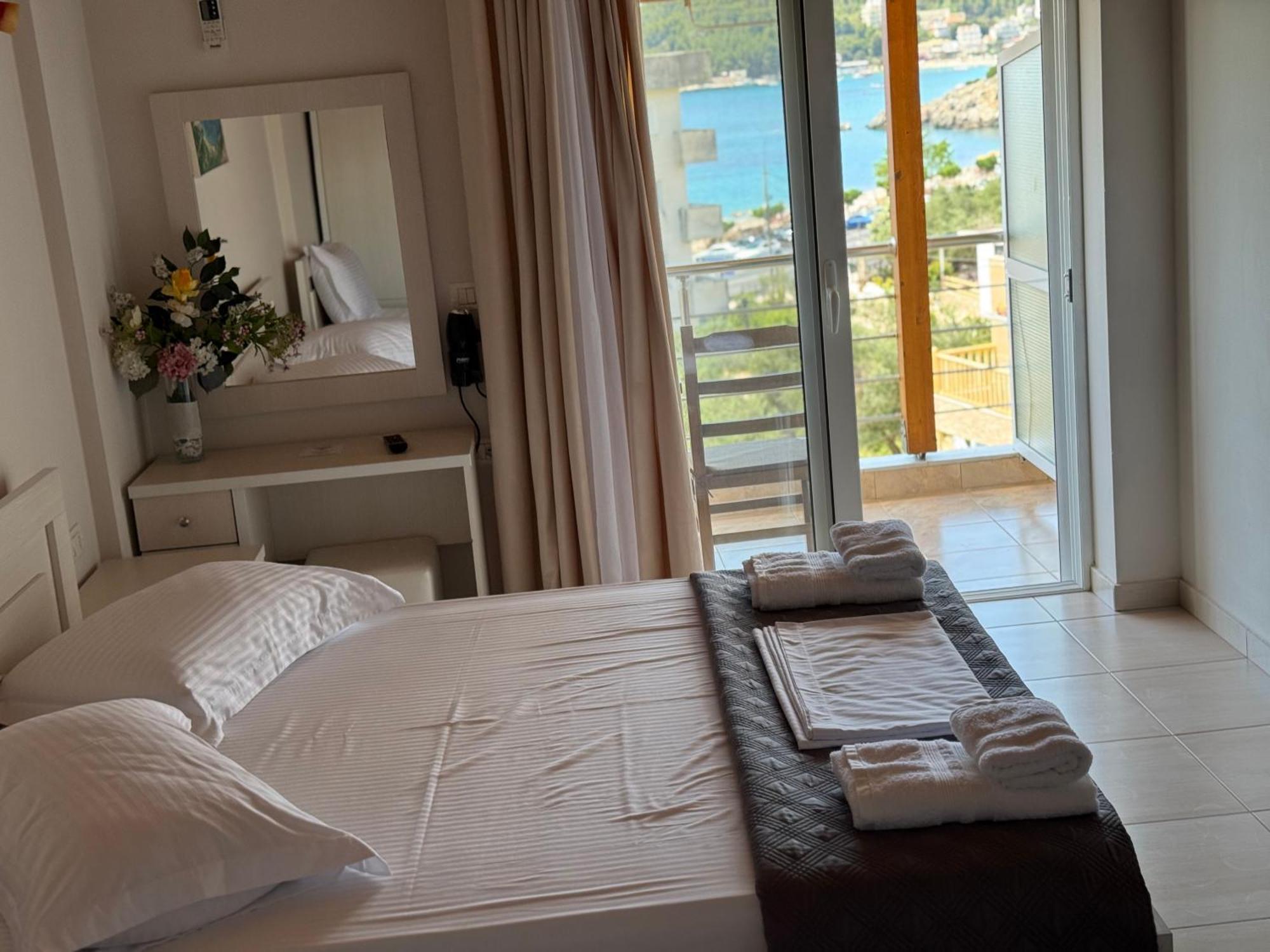 George Hotel Rooms&Suites Химара Экстерьер фото