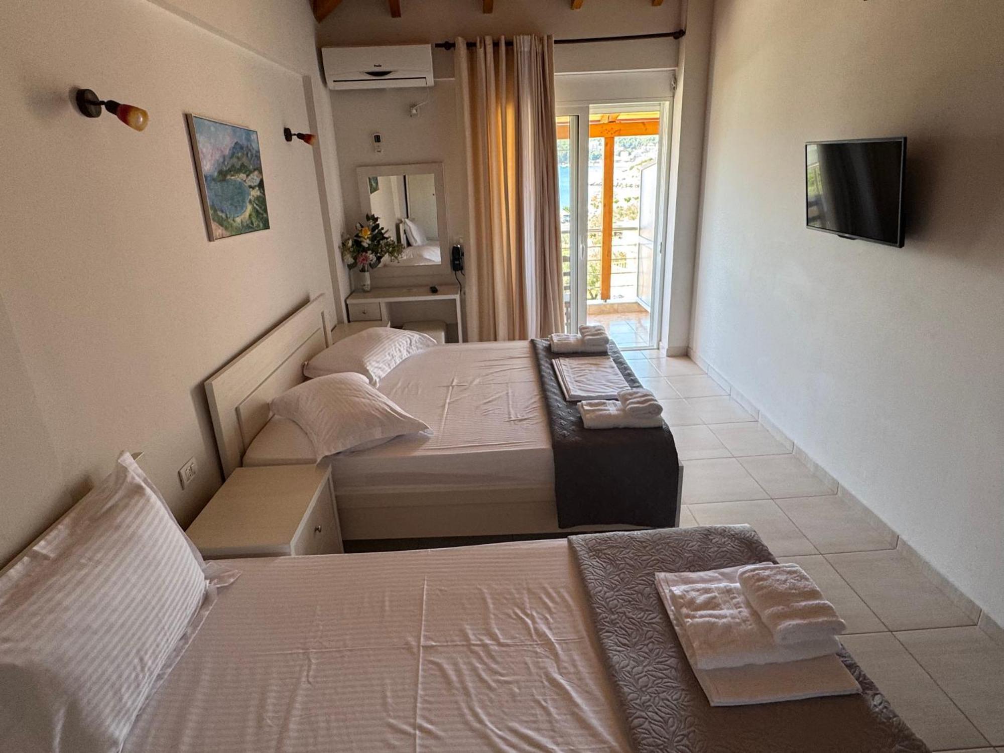 George Hotel Rooms&Suites Химара Экстерьер фото
